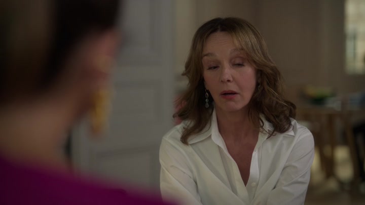 Emily_in_Paris_S02E09_WEBRip_x264-ION10_1564.jpg