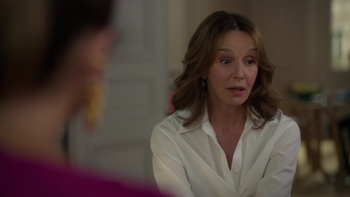 Emily_in_Paris_S02E09_WEBRip_x264-ION10_1567.jpg