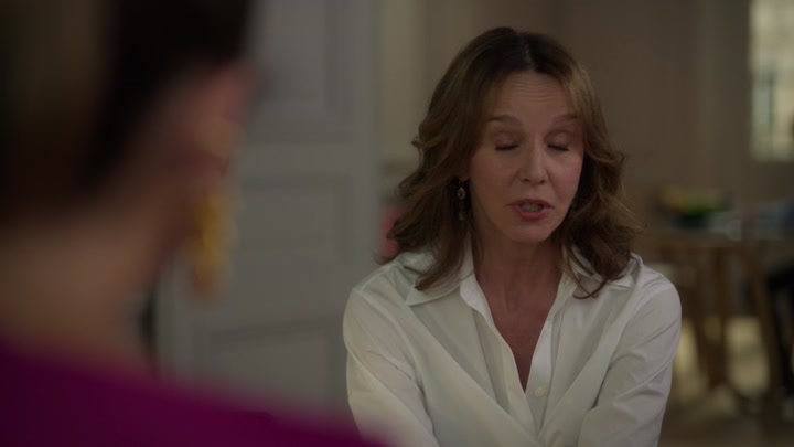 Emily_in_Paris_S02E09_WEBRip_x264-ION10_1569.jpg