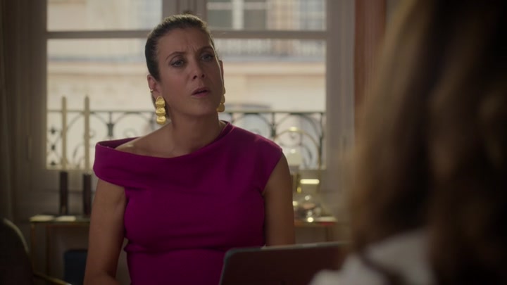 Emily_in_Paris_S02E09_WEBRip_x264-ION10_1572.jpg