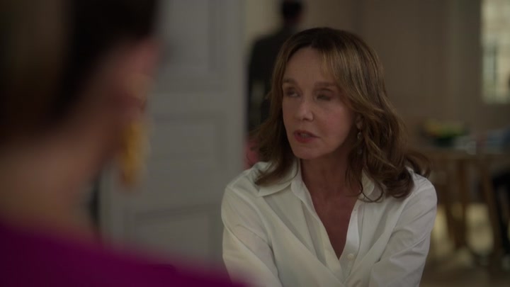 Emily_in_Paris_S02E09_WEBRip_x264-ION10_1577.jpg