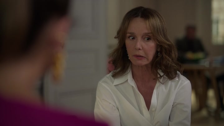 Emily_in_Paris_S02E09_WEBRip_x264-ION10_1587.jpg