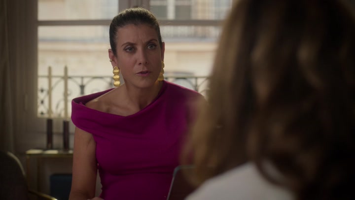 Emily_in_Paris_S02E09_WEBRip_x264-ION10_1588.jpg