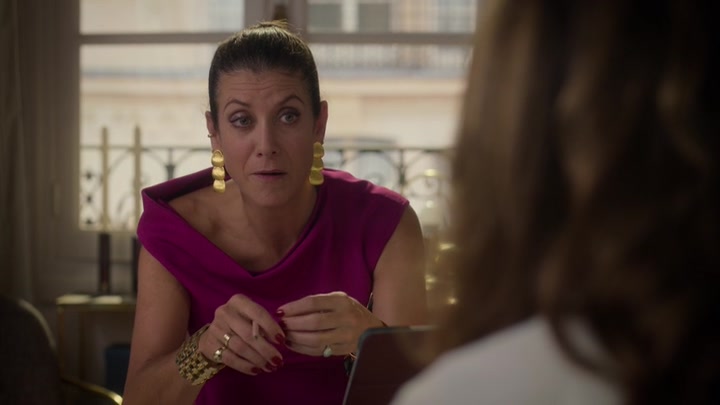 Emily_in_Paris_S02E09_WEBRip_x264-ION10_1598.jpg