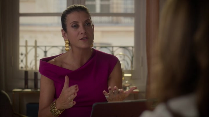 Emily_in_Paris_S02E09_WEBRip_x264-ION10_1607.jpg