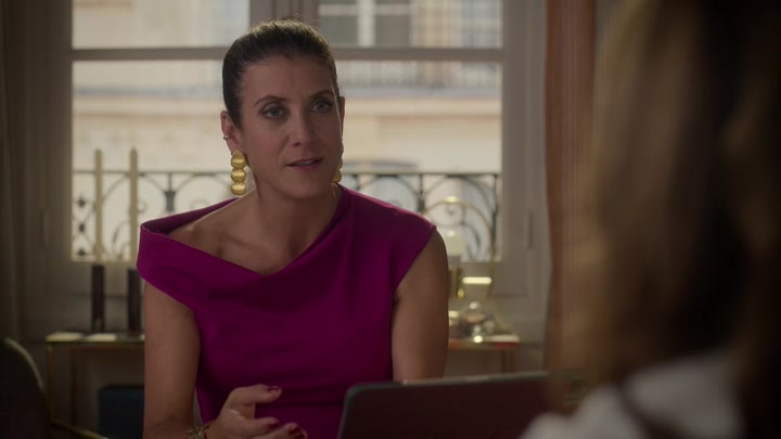 Emily_in_Paris_S02E09_WEBRip_x264-ION10_1611.jpg
