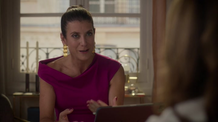 Emily_in_Paris_S02E09_WEBRip_x264-ION10_1612.jpg