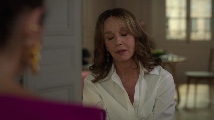Emily_in_Paris_S02E09_WEBRip_x264-ION10_1625.jpg
