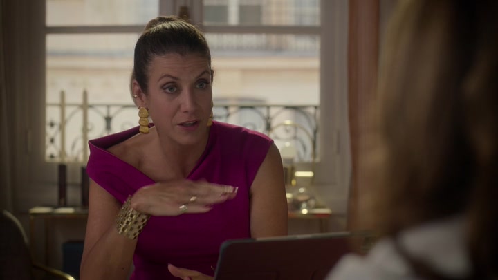 Emily_in_Paris_S02E09_WEBRip_x264-ION10_1626.jpg