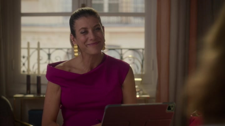 Emily_in_Paris_S02E09_WEBRip_x264-ION10_1634.jpg