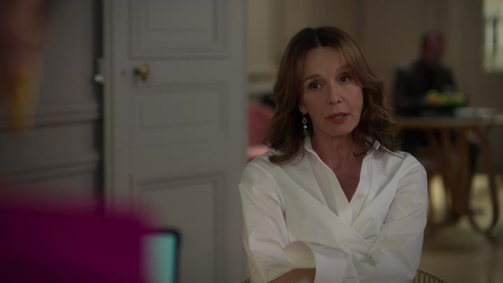 Emily_in_Paris_S02E09_WEBRip_x264-ION10_1638.jpg