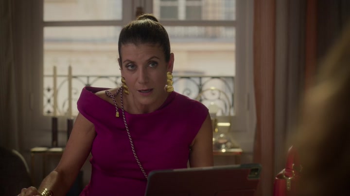 Emily_in_Paris_S02E09_WEBRip_x264-ION10_1657.jpg