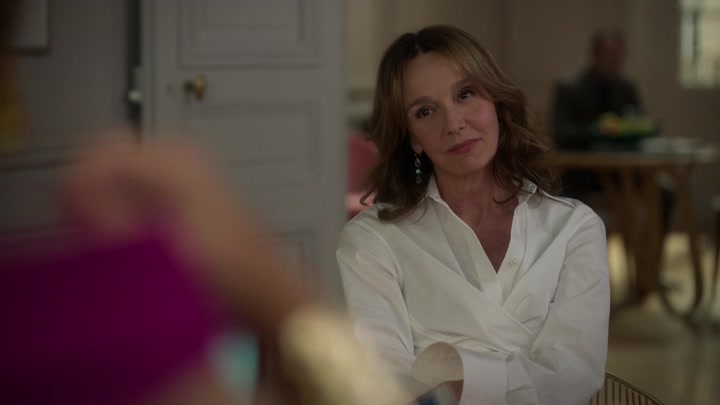 Emily_in_Paris_S02E09_WEBRip_x264-ION10_1662.jpg
