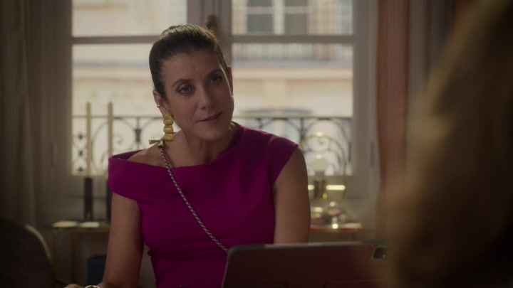 Emily_in_Paris_S02E09_WEBRip_x264-ION10_1673.jpg
