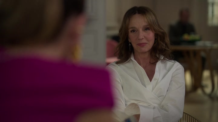 Emily_in_Paris_S02E09_WEBRip_x264-ION10_1675.jpg