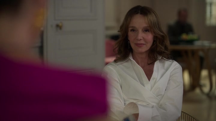 Emily_in_Paris_S02E09_WEBRip_x264-ION10_1676.jpg