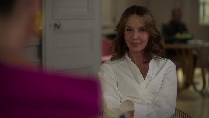 Emily_in_Paris_S02E09_WEBRip_x264-ION10_1678.jpg
