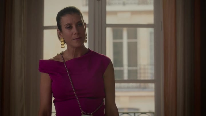 Emily_in_Paris_S02E09_WEBRip_x264-ION10_1733.jpg