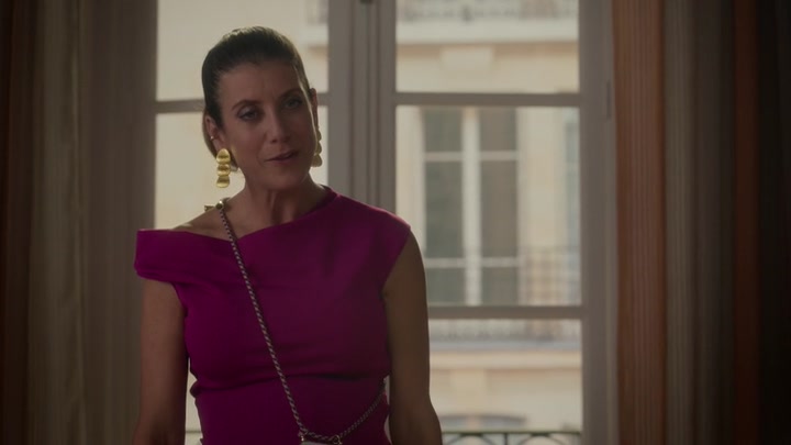 Emily_in_Paris_S02E09_WEBRip_x264-ION10_1734.jpg