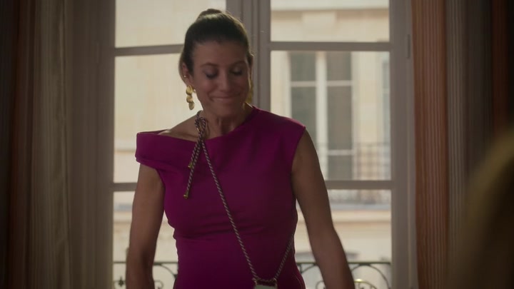 Emily_in_Paris_S02E09_WEBRip_x264-ION10_1742.jpg