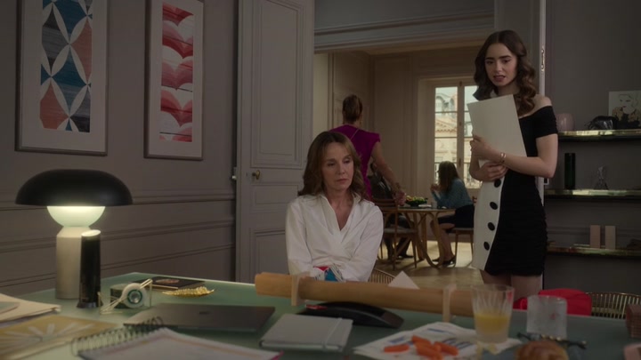 Emily_in_Paris_S02E09_WEBRip_x264-ION10_1751.jpg
