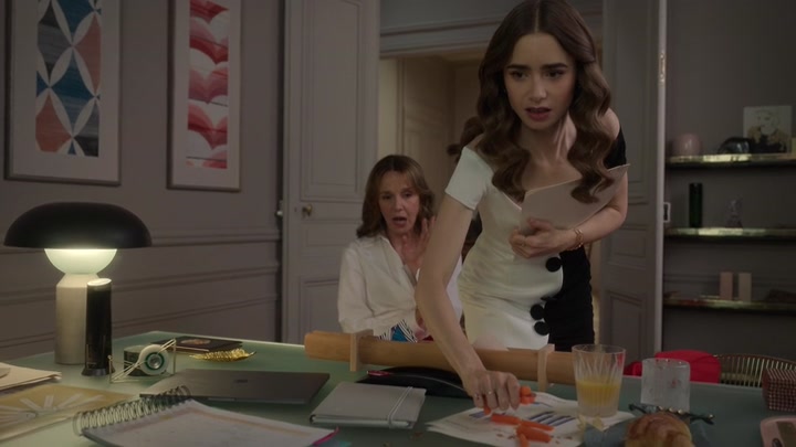 Emily_in_Paris_S02E09_WEBRip_x264-ION10_1755.jpg