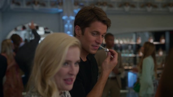 Emily_in_Paris_S02E09_WEBRip_x264-ION10_1798.jpg