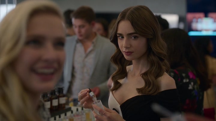Emily_in_Paris_S02E09_WEBRip_x264-ION10_1806.jpg
