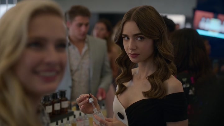 Emily_in_Paris_S02E09_WEBRip_x264-ION10_1807.jpg