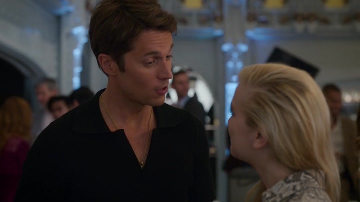 Emily_in_Paris_S02E09_WEBRip_x264-ION10_1830.jpg
