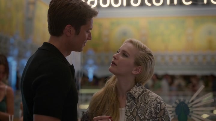 Emily_in_Paris_S02E09_WEBRip_x264-ION10_1833.jpg