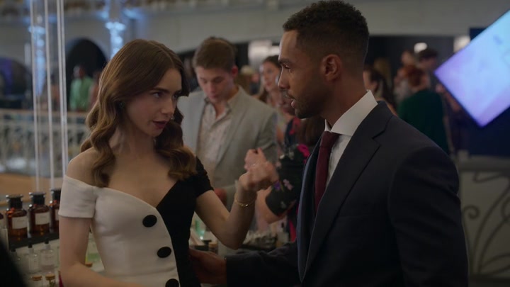 Emily_in_Paris_S02E09_WEBRip_x264-ION10_1844.jpg