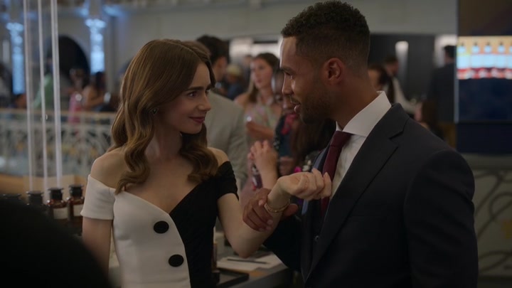 Emily_in_Paris_S02E09_WEBRip_x264-ION10_1853.jpg
