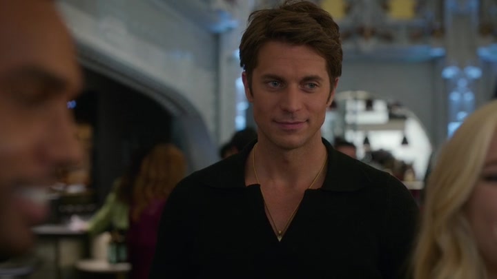 Emily_in_Paris_S02E09_WEBRip_x264-ION10_1857.jpg