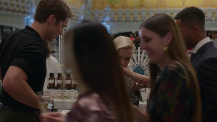 Emily_in_Paris_S02E09_WEBRip_x264-ION10_1860.jpg