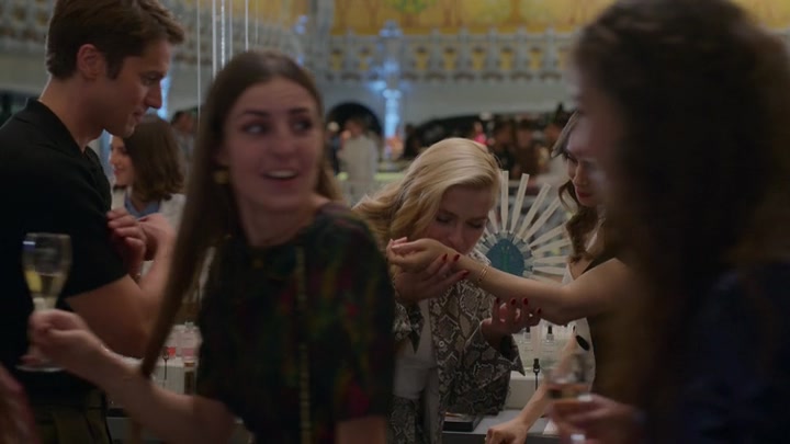 Emily_in_Paris_S02E09_WEBRip_x264-ION10_1861.jpg