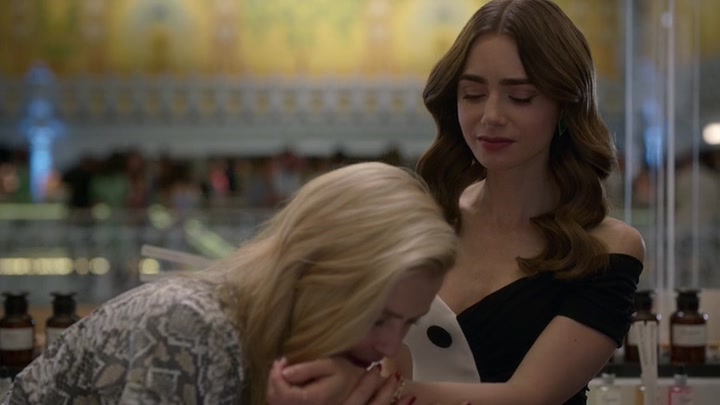 Emily_in_Paris_S02E09_WEBRip_x264-ION10_1881.jpg Emily_in_Paris_S02E09_WEBRip_x264-ION10_1881.jpg