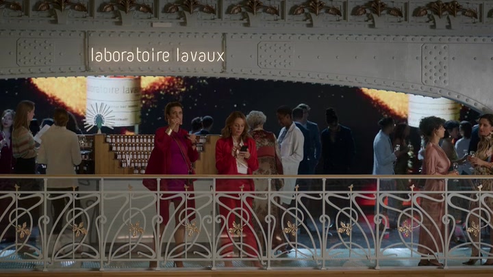 Emily_in_Paris_S02E09_WEBRip_x264-ION10_1901.jpg