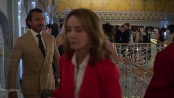 Emily_in_Paris_S02E09_WEBRip_x264-ION10_1919.jpg