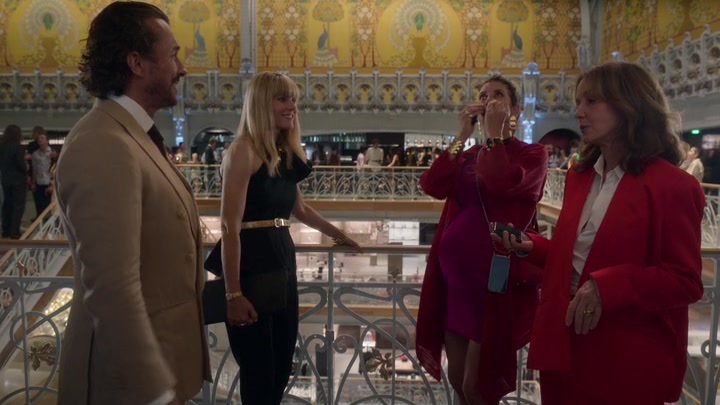 Emily_in_Paris_S02E09_WEBRip_x264-ION10_1924.jpg