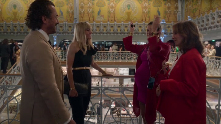Emily_in_Paris_S02E09_WEBRip_x264-ION10_1925.jpg