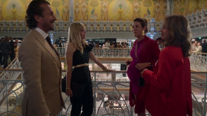Emily_in_Paris_S02E09_WEBRip_x264-ION10_1926.jpg