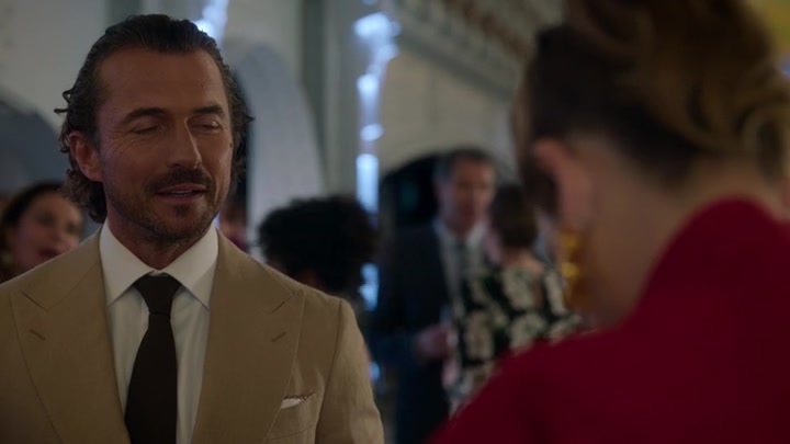 Emily_in_Paris_S02E09_WEBRip_x264-ION10_1931.jpg