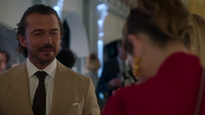 Emily_in_Paris_S02E09_WEBRip_x264-ION10_1932.jpg