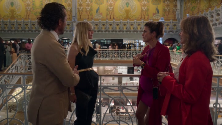 Emily_in_Paris_S02E09_WEBRip_x264-ION10_1943.jpg
