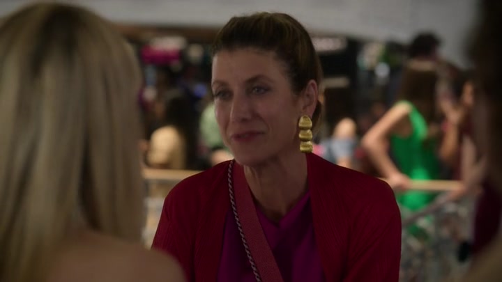 Emily_in_Paris_S02E09_WEBRip_x264-ION10_1947.jpg