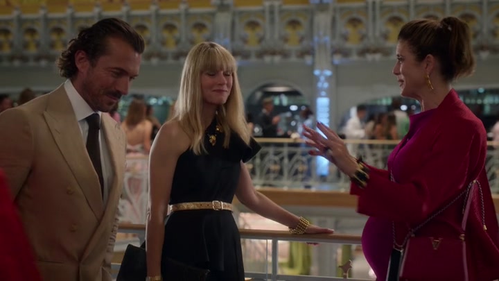 Emily_in_Paris_S02E09_WEBRip_x264-ION10_1963.jpg