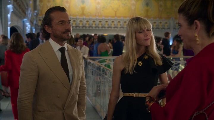 Emily_in_Paris_S02E09_WEBRip_x264-ION10_1967.jpg