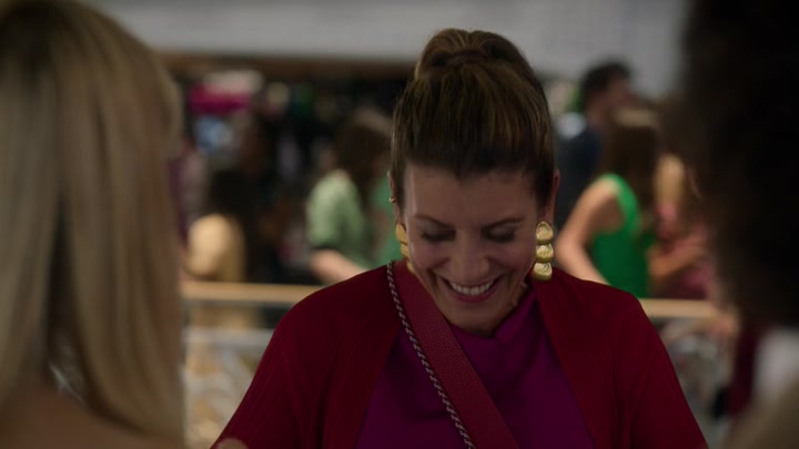 Emily_in_Paris_S02E09_WEBRip_x264-ION10_1969.jpg