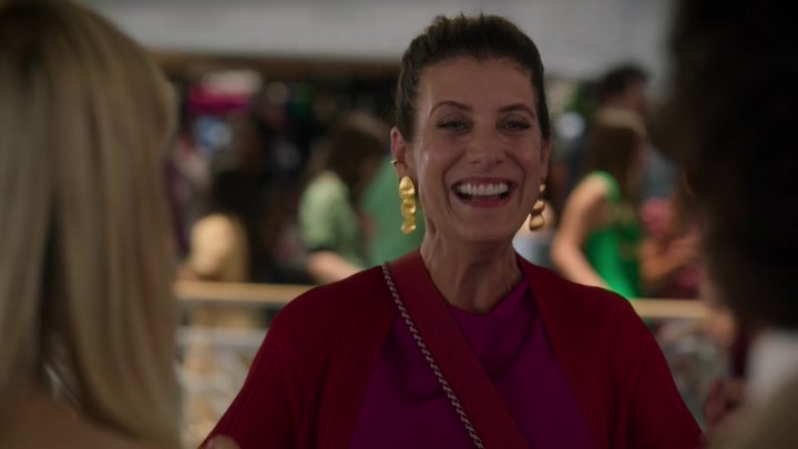 Emily_in_Paris_S02E09_WEBRip_x264-ION10_1970.jpg